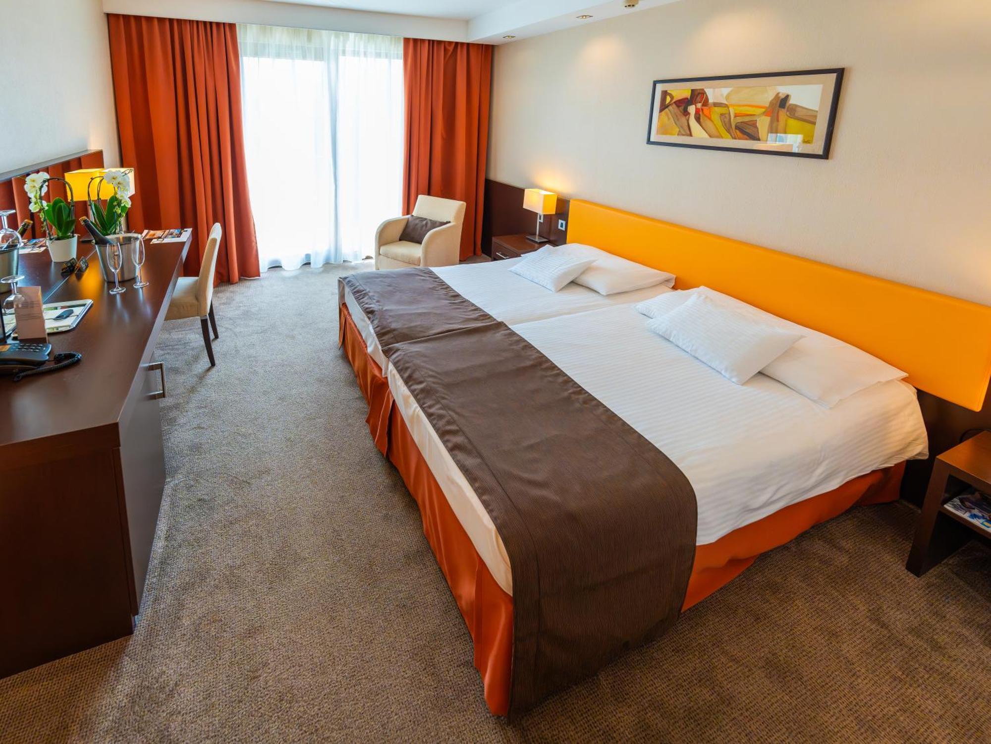 Abacus Business & Wellness Hotel Herceghalom Extérieur photo