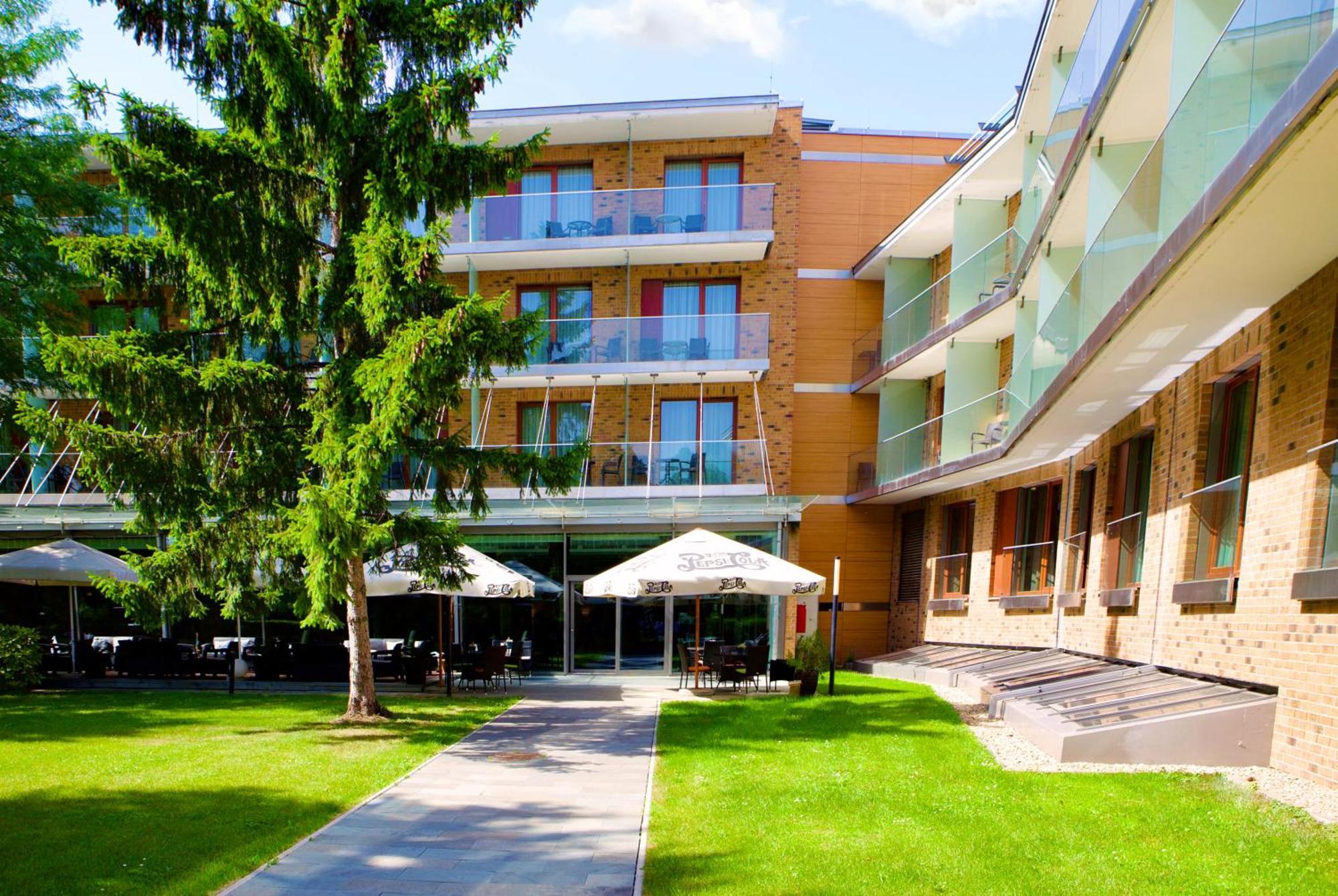 Abacus Business & Wellness Hotel Herceghalom Extérieur photo