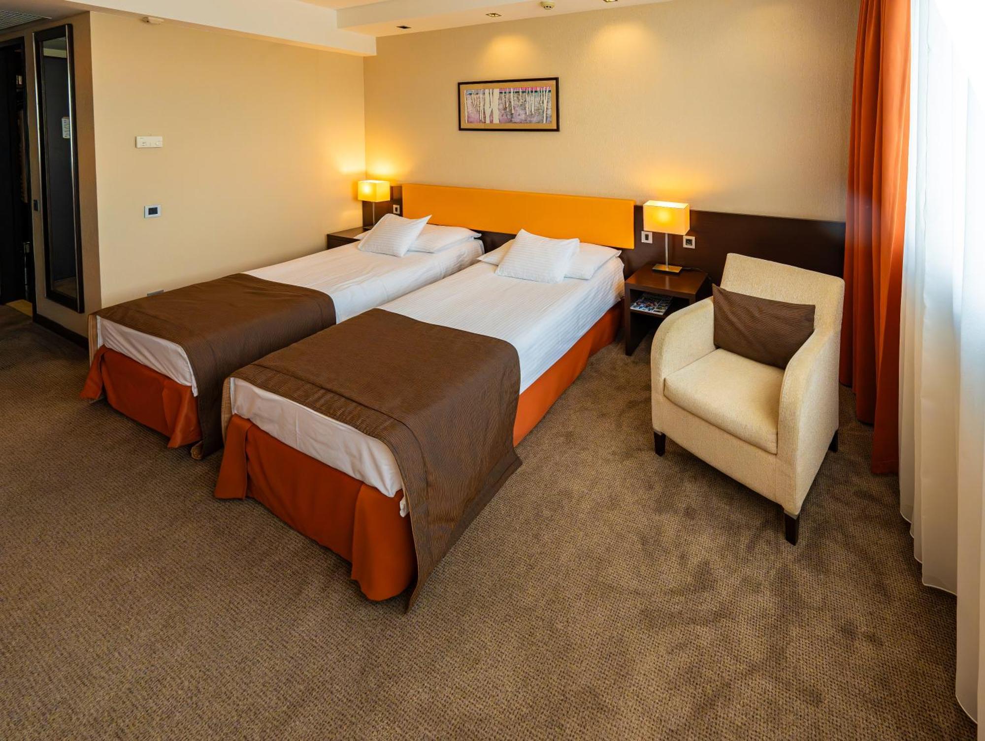 Abacus Business & Wellness Hotel Herceghalom Extérieur photo